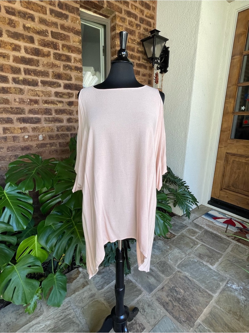 Relaxed Cold-Shoulder Tunic in Blush Pink